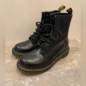 Dr. Martens, Size 7
